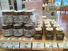 ハゼの蜜、山の蜜、みかんの蜜の３種類！食べ比べるのもいいですね！