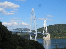 今日の大島大橋　呼子の瀬戸に大橋が映ってます。