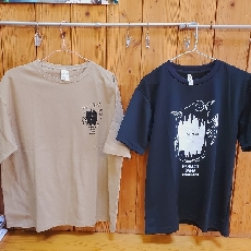 (左)ビッグシルエットTシャツ (右)従来のTシャツ